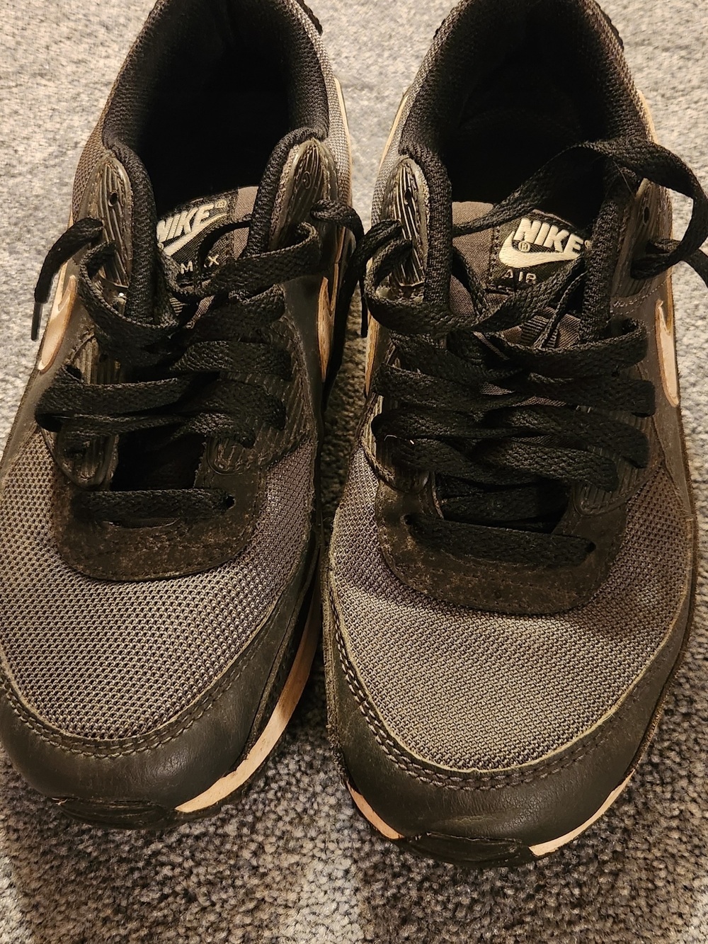 Nike Black  Low-Top Sneakers